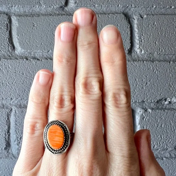 Vintage NATIVE Navajo Spiny Oyster Shell & Sterling Silver Southwestern Ring - Picture 2 of 11